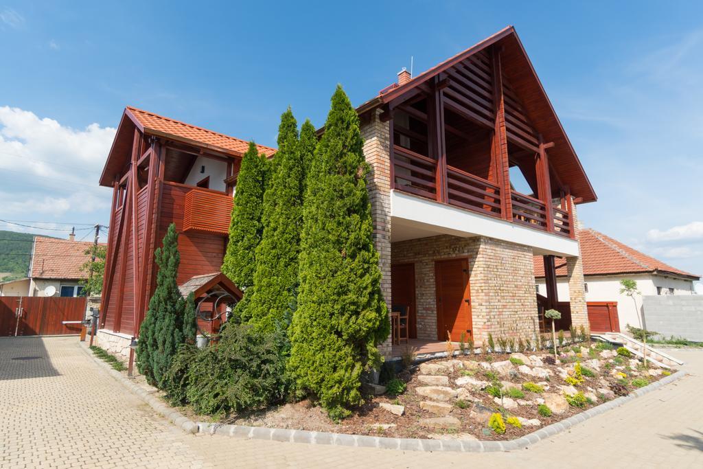 Magita Hotel Basko Exterior photo