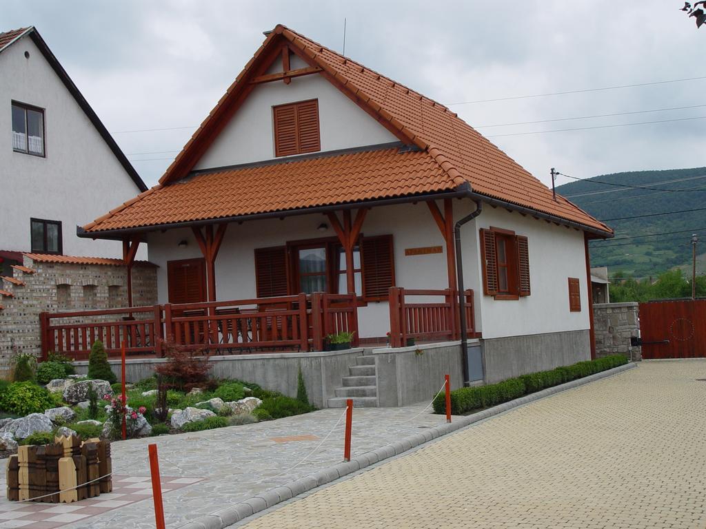 Magita Hotel Basko Exterior photo