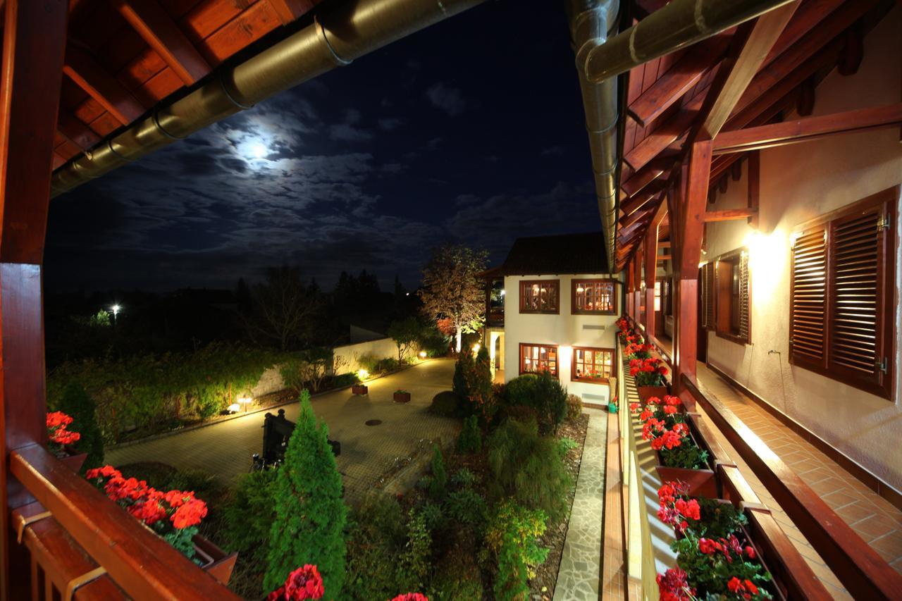 Magita Hotel Basko Exterior photo