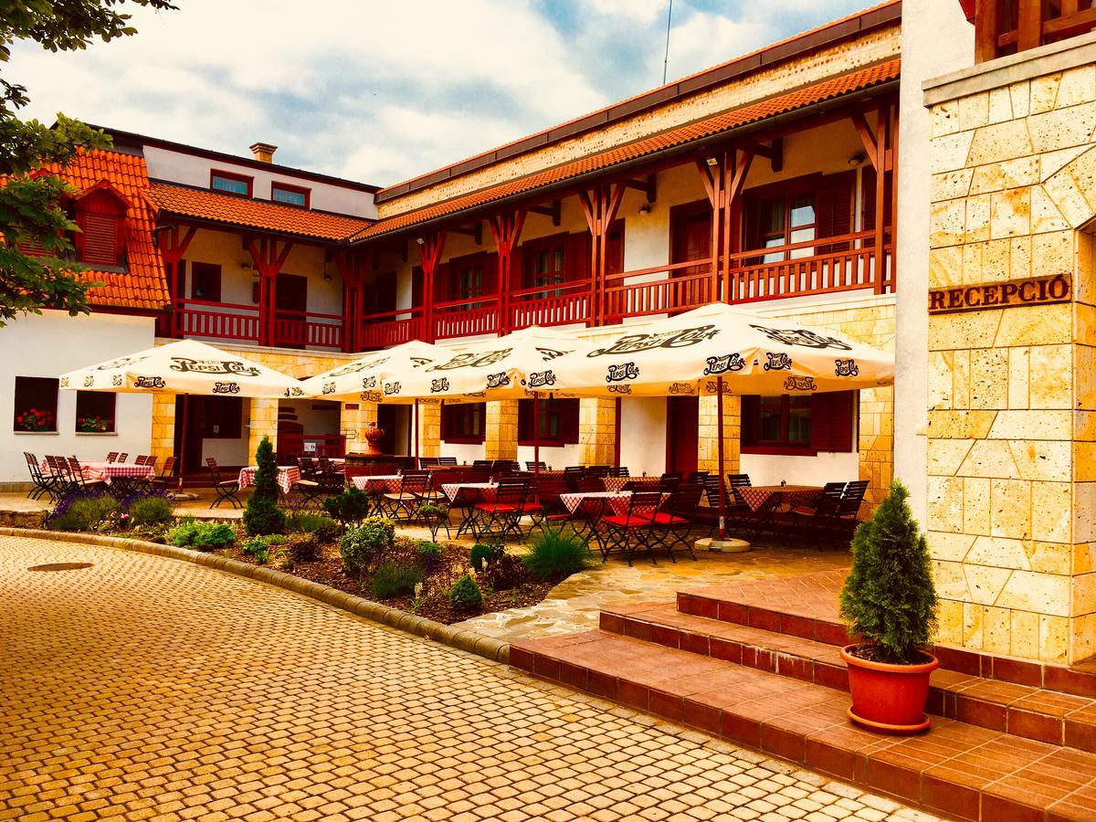 Magita Hotel Basko Exterior photo